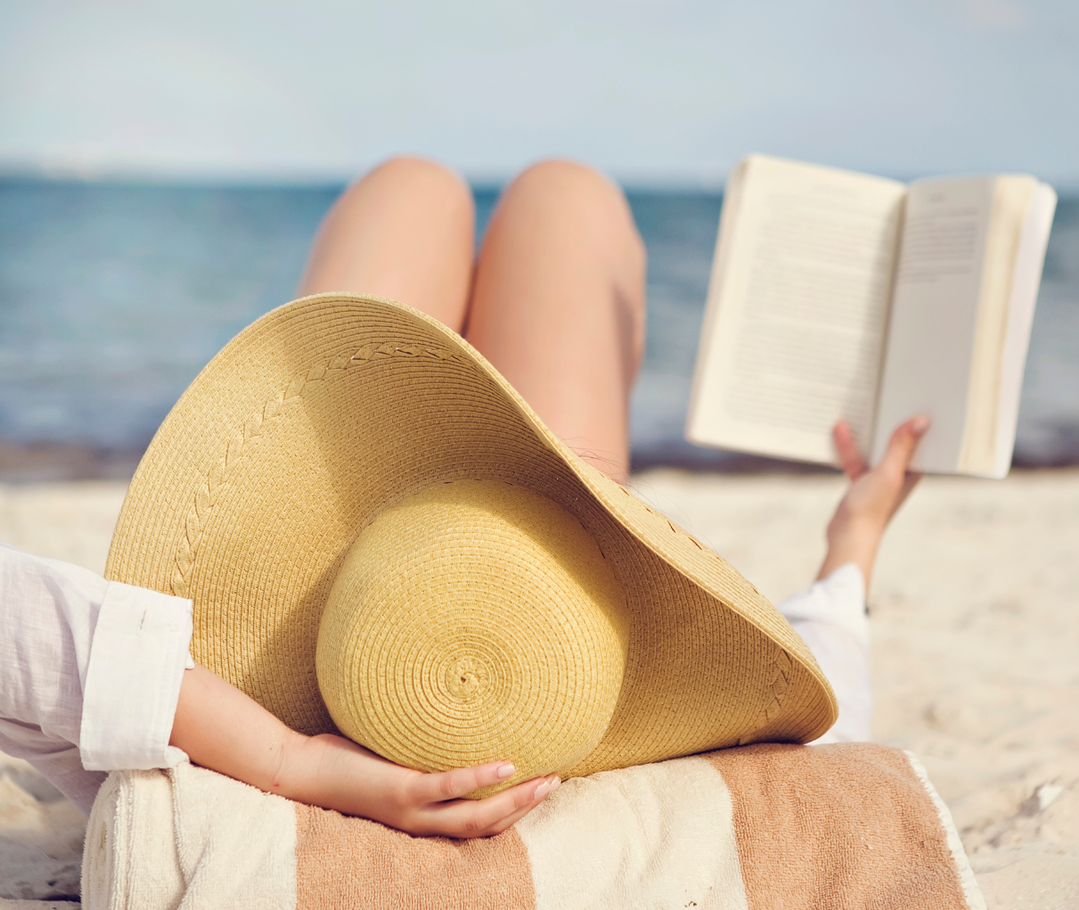 Lectura en la playa  de Hotel Sol y Mar